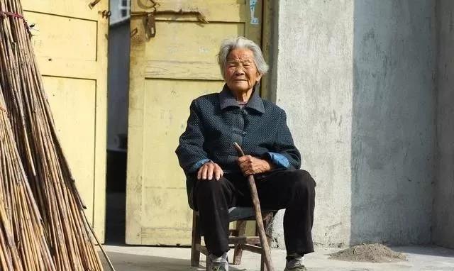 农村人好消息，5项补贴，让60岁以上老人养老有保障了
