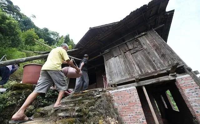 农村建房每户不能超过多少平米？超出怎么办？2020农村自建房规定